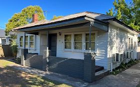 Nilmar Ave - Central Cozy 1950S Wodonga 3Br Cottage